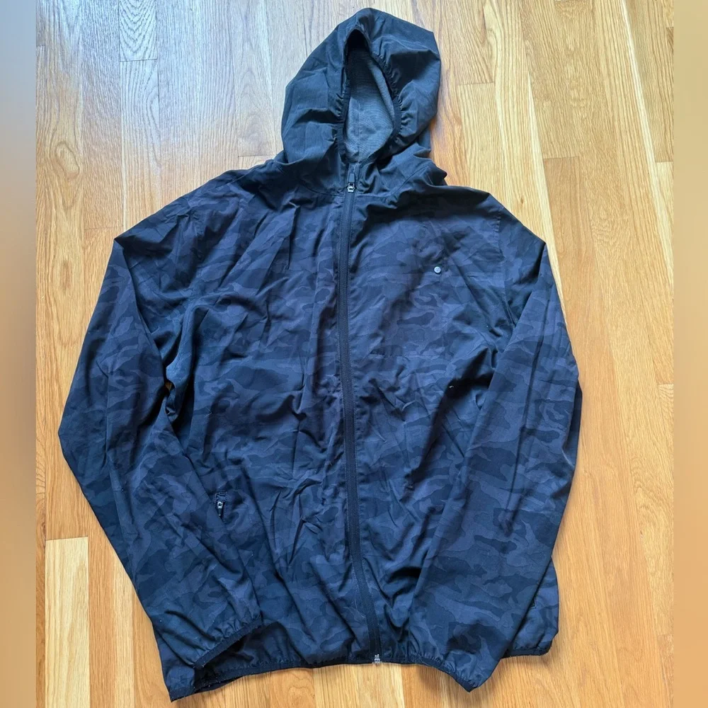 Vuori Men's Outdoor Trainer Shell in Black Camo - Picture 3 of 11